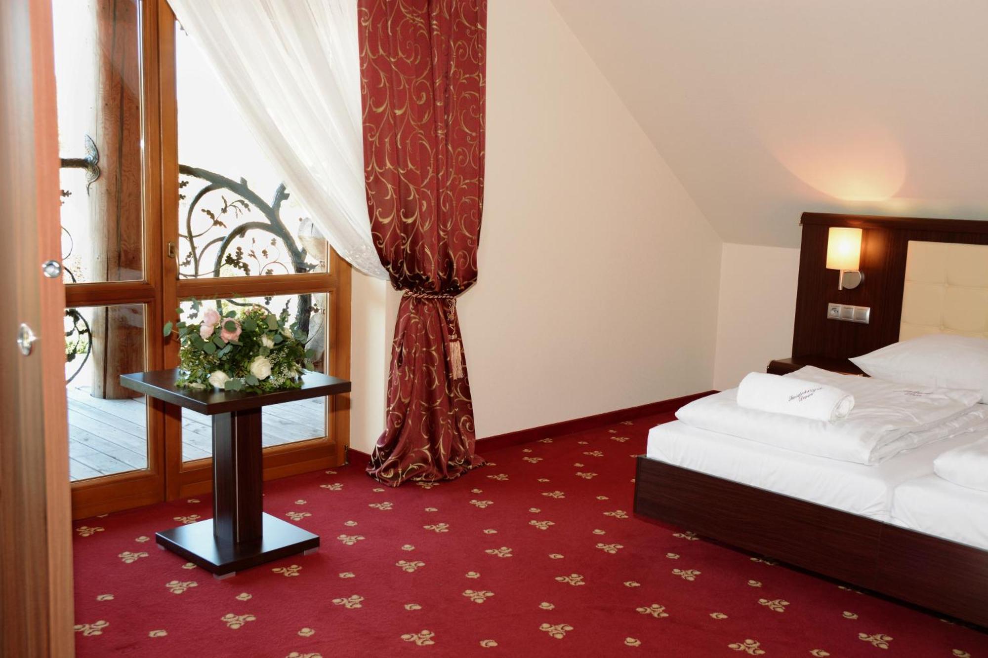 Hotel Swietokrzyski Dwor Nowa Slupia Esterno foto