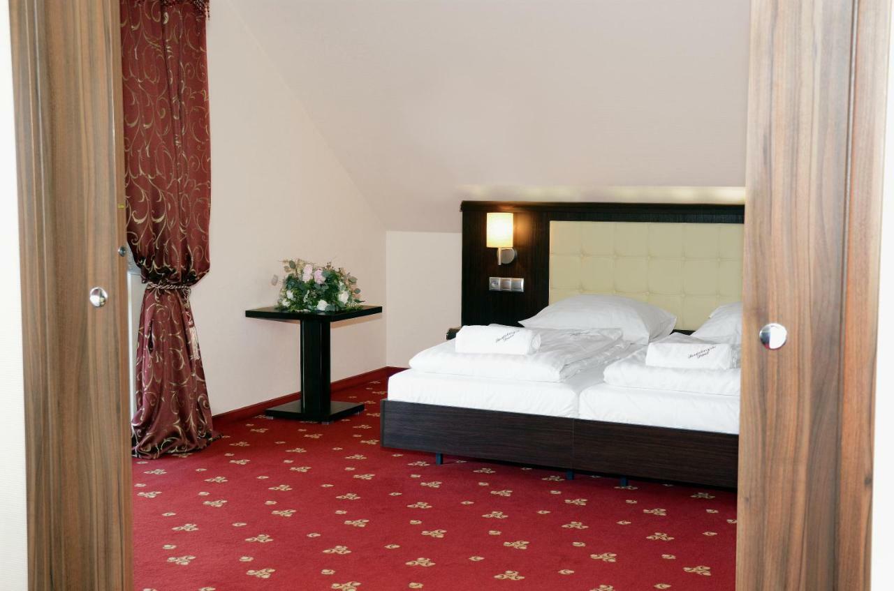 Hotel Swietokrzyski Dwor Nowa Slupia Esterno foto